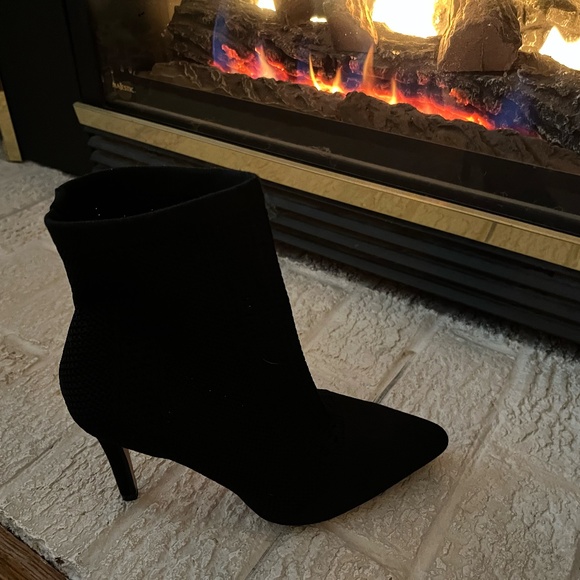 Catherine Malandrino Black Ankle Booties - Picture 1 of 3